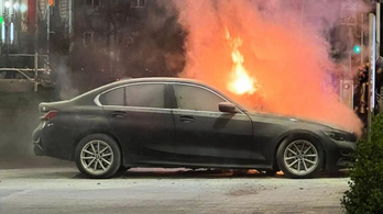 Töltés közben égett ki egy hibrid BMW Budapesten