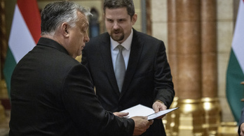 Orbán Viktor is átvette megbízólevelét