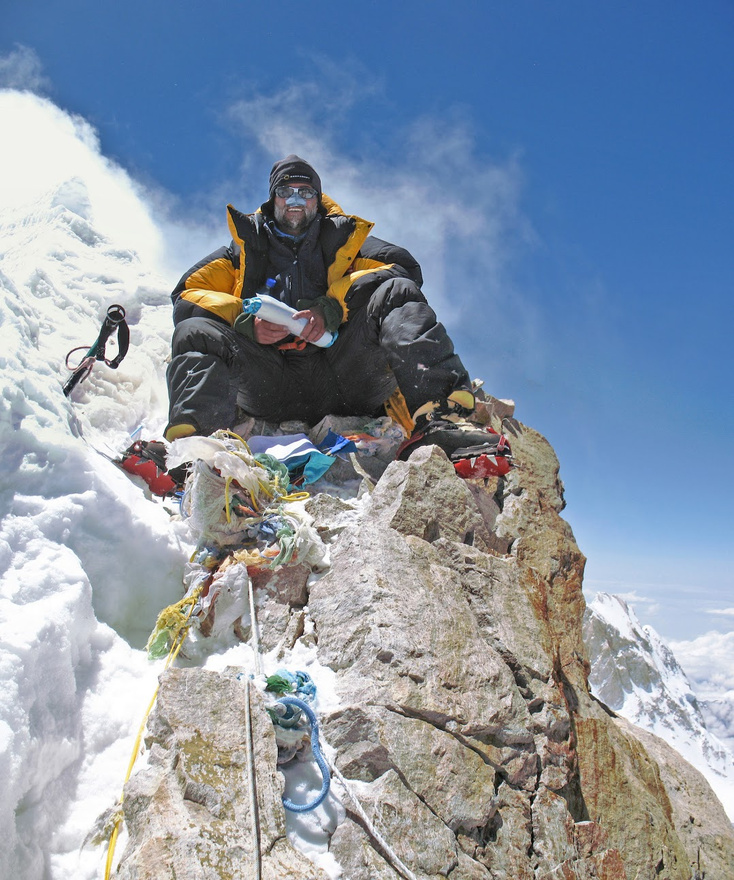 A Manaslu 8156 méteres csúcsán 2009-ben.