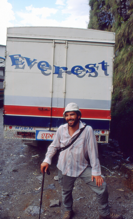 A 2001-es Everest-expedíció Nepálból tart Tibet felé.