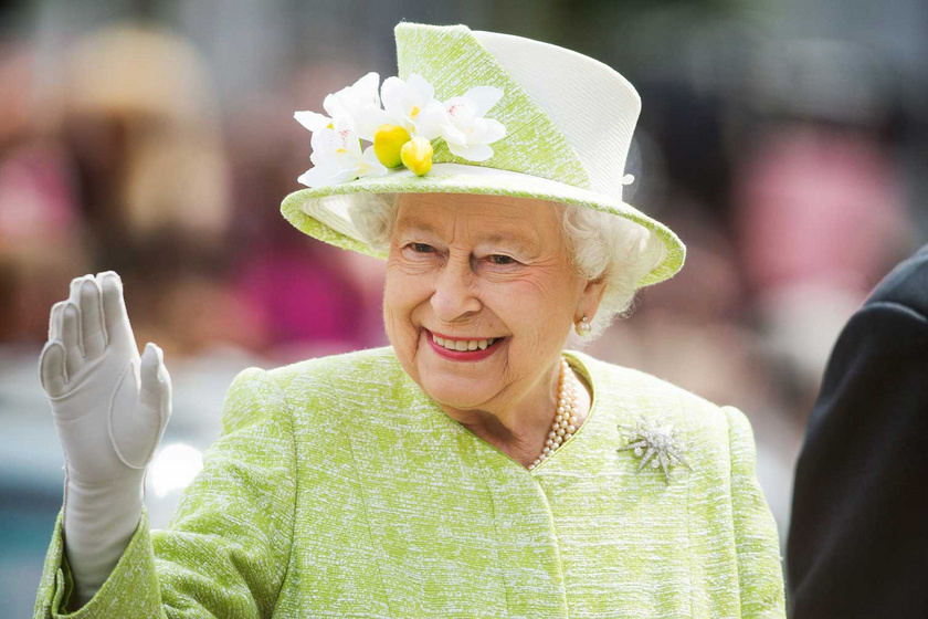 A ma 96 éves Erzsébet királynő göndör fürtös angyal volt kislányként: a palota ezzel a fotóval köszöntötte