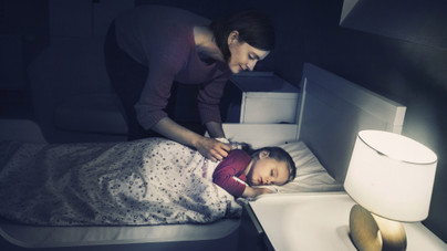 Nem tud elaludni a gyerek a sötétben? Ezért nem jó ötlet a kislámpa minden esetben
