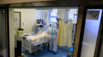 Kétezer felett az új fertőzöttek száma, de kevesebb embert ápolnak kórházban