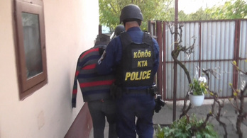 Az ajtó és a szekrény közé bújt a rendőrök elől egy körözött elítélt Békéscsabán