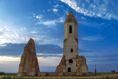 Elpusztult faluról mesél a magyar templomrom - A semmi közepén magasodik