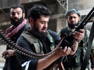 Szír ellenállók felfegyverzéséről tárgyal az EU