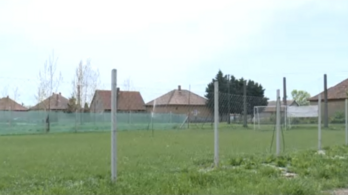 Nem engedi Besenyőtelek polgármestere, hogy a romákból álló csapat használja a futballpályát