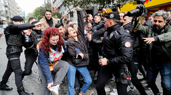 Összecsaptak a tüntetők és a rendőrök Isztambulban