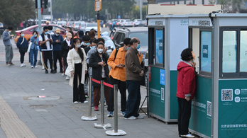Folytatódik a lakosság tesztelése Pekingben