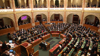Kezdődik az új ciklus első parlamenti ülésnapja