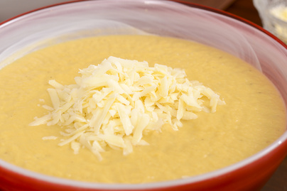 Melengető karfiolkrémleves sajttal dúsítva – Pirítóssal kínálva laktató ebéd