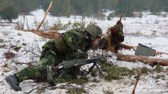 Mekkora katonai erőt hoznának a NATO-ba a finnek és a svédek?