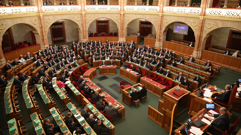Orbán Viktor megválasztása és kormányfői nyitóbeszéd a parlamentben