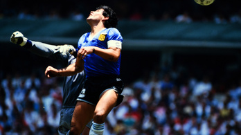 Rekordáron kelt el Maradona meze, amelyben a két leghíresebb gólját szerezte
