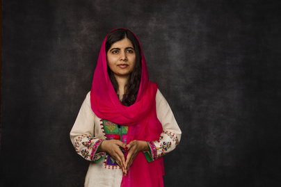 15 évesen fejbe lőtték, ma ő a legfiatalabb Nobel-békedíjas a világon: Malala Júszafzai története