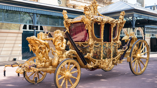 260 éves aranyhintóval parádéznak Erzsébet királynő nagy ünnepén
