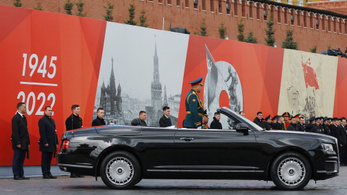Kamu-Rolls Royce-szal parádézott az orosz védelmi miniszter a győzelem napján