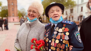 98 éves anyóka mesterlövésznek jelentkezett az ukrán hadseregbe