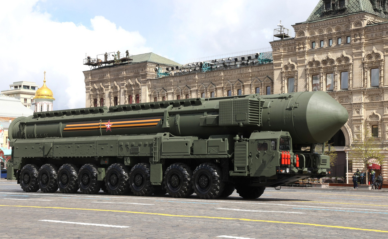 A Jarsz RS-24 interkontinentális ballisztikus rakéta (ICBM) mobil változata, amelyet nemcsak a 16x16-os kerékképletű MZKT-79221 teherautó hordozhat, de silókba is elhelyezhető. A Jarsz az egyik legújabb orosz ICBM, amelynek gyártása 2004-ben kezdődött meg. Az RS-24-es hatótávolsága 2000 és 10500 kilométer közötti, egy-egy rakéta akár tíz robbanófejet is tud hordozni