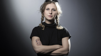 A Pussy Riot tagja azt állítja, ételfutárnak öltözve szökött meg Oroszországból