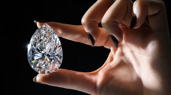 Közel hétmilliárdot ért a világ legnagyobb aukciós fehér gyémántja