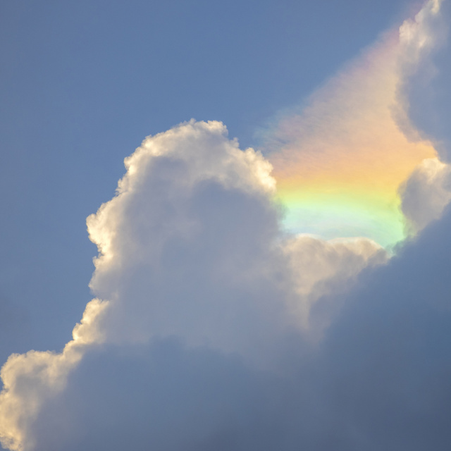 Ritka és gyönyörű szép az égi jelenség: szivárványfelhőt látni nagy szerencse