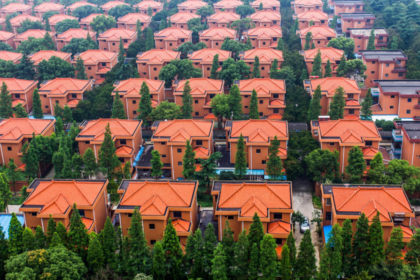 Kína leggazdagabb településén nagy szigorban élnek az emberek: ilyen a mintafalu igazi oldala