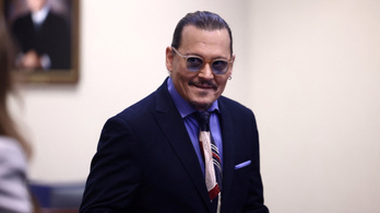 Johnny Depp gúnyos megjegyzései és nevetgélése miatt bukhatja a rágalmazási pert
