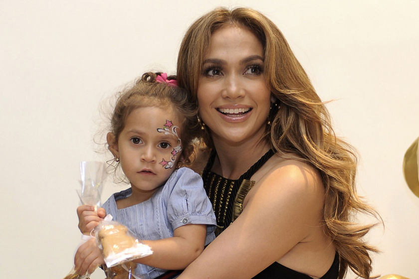 Friss fotókon Jennifer Lopez 14 éves lánya: Emme rengeteget változott