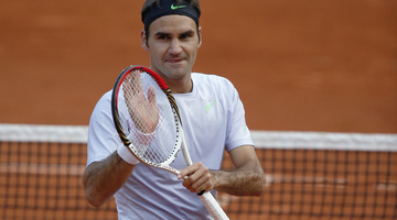 Federer riasztó esés után ment tovább