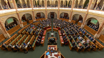 Az Országgyűlés 69 parlamenti képviselőnek bérel lakást Budapesten
