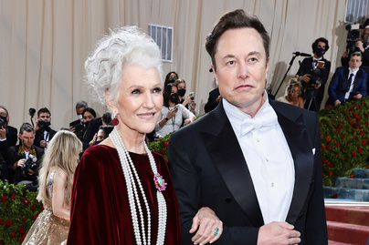 Elon Musk 74 éves anyja földre szállt angyal volt hófehér ruhájában: Maye stílusával mindenkit elvarázsol