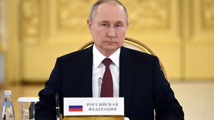 Vlagyimir Putyin a saját ezredesei helyett osztogat parancsokat