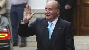 Két év száműzetés után visszatér a korábbi spanyol király