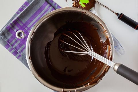 Így olvaszd a csokit, hogy ne csapódjon ki a kakaóvaj: bevált technikákat mutatunk