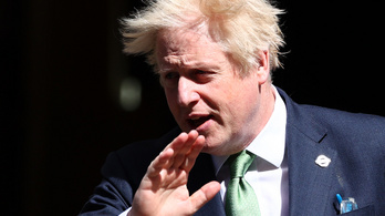 Boris Johnson fellélegzett a karanténparti-botrány miatt, de újabb válsággal kell szembenéznie