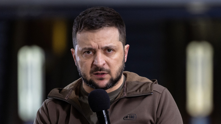 Zelenszkij: Eltörtük az orosz hadsereg gerincét, véres győzelemre számítunk
