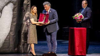 Barta Dóra vehette át idén a Seregi-díjat