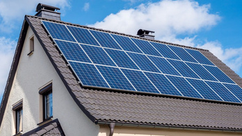 Minden új háztetőre kötelező lesz napelemet tenni az EU-ban