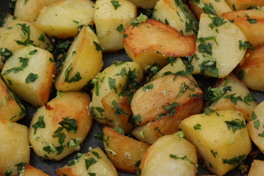 Petrezselymes újkrumpli serpenyőben készítve: vajjal összeforgatva az igazi