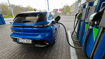 Mostantól csak a magyar autók kapnak olcsó benzint