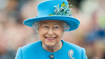 Ezzel a különleges illattal készülnek II. Erzsébet királynő platinajubileumára: nem hiszed el, mennyibe kerül