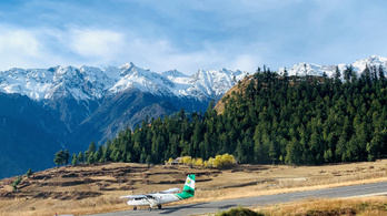 Eltűnt egy kisrepülőgép a nepáli hegyekben