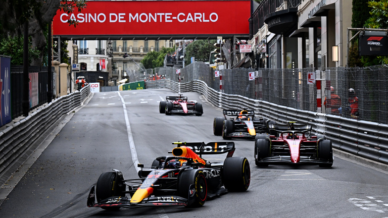 Sergio Pérez nyert Monacóban a Ferrari taktikai hibája után