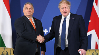 Boris Johnson kormánya hasonló adót vezetett be, mint az Orbán-kormány