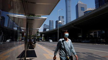 A szerencséseket kiengedik Sanghajban, de csak akkor, ha alacsony kockázatú helyen laknak