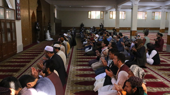Afganisztánban kötelező a tálibok vezetője nevének említése az imák során