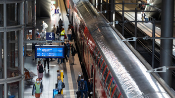 Európa a közlekedési rezsi csökkentésében hisz, Magyarország más úton jár