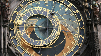 Felháborodott a művészvilág a 600 éves prágai Orloj óra amatőr restaurálásán