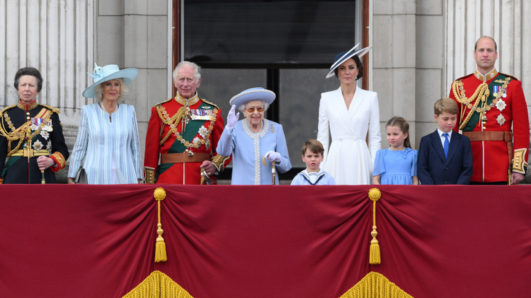„Erzsébet legyen az utolsó” – monarchiaellenes óriásplakátok Nagy-Britanniában